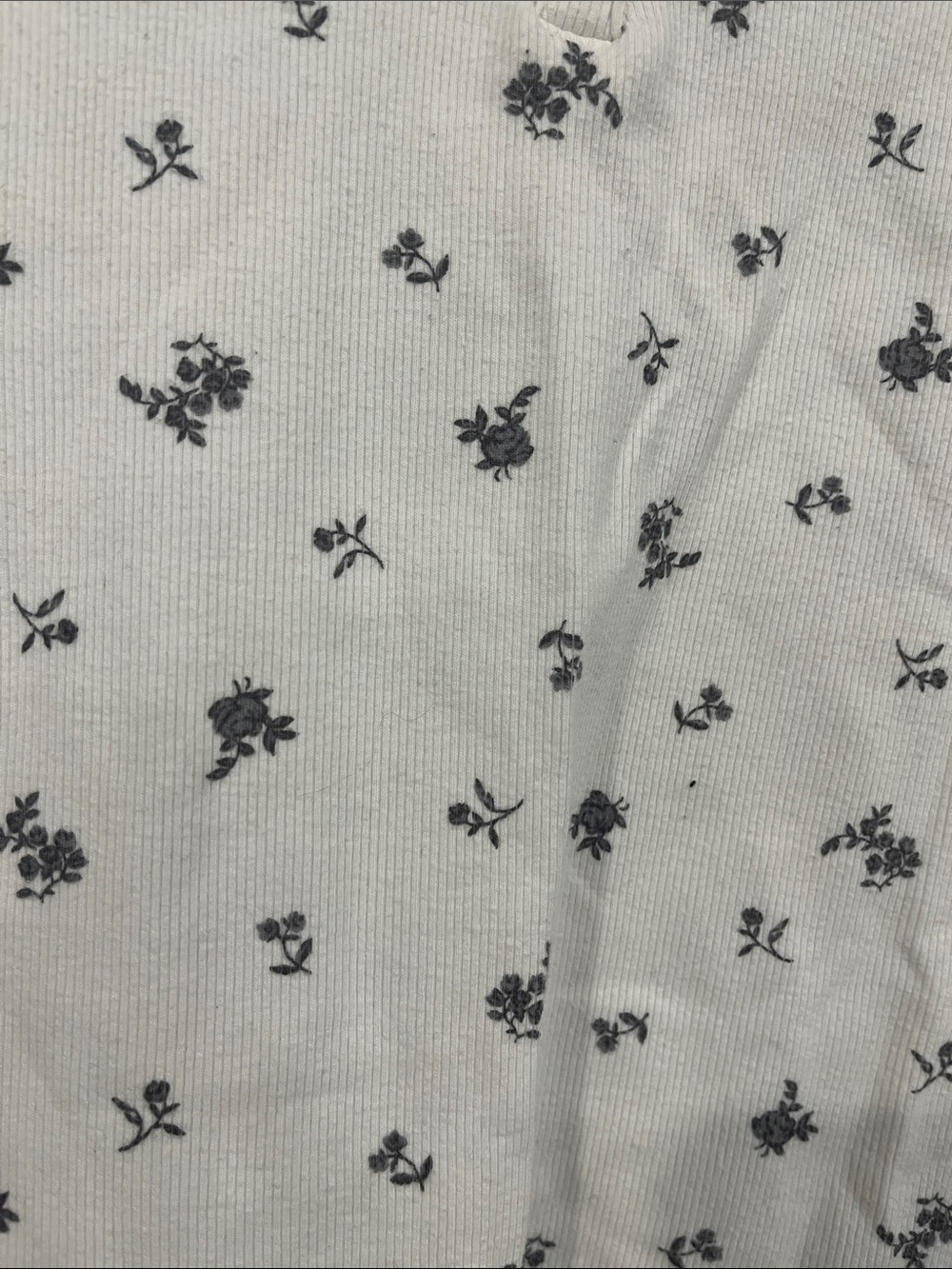 abercrombie kids White Tank Top with Small Black Floral Print - Picture 3 of 5